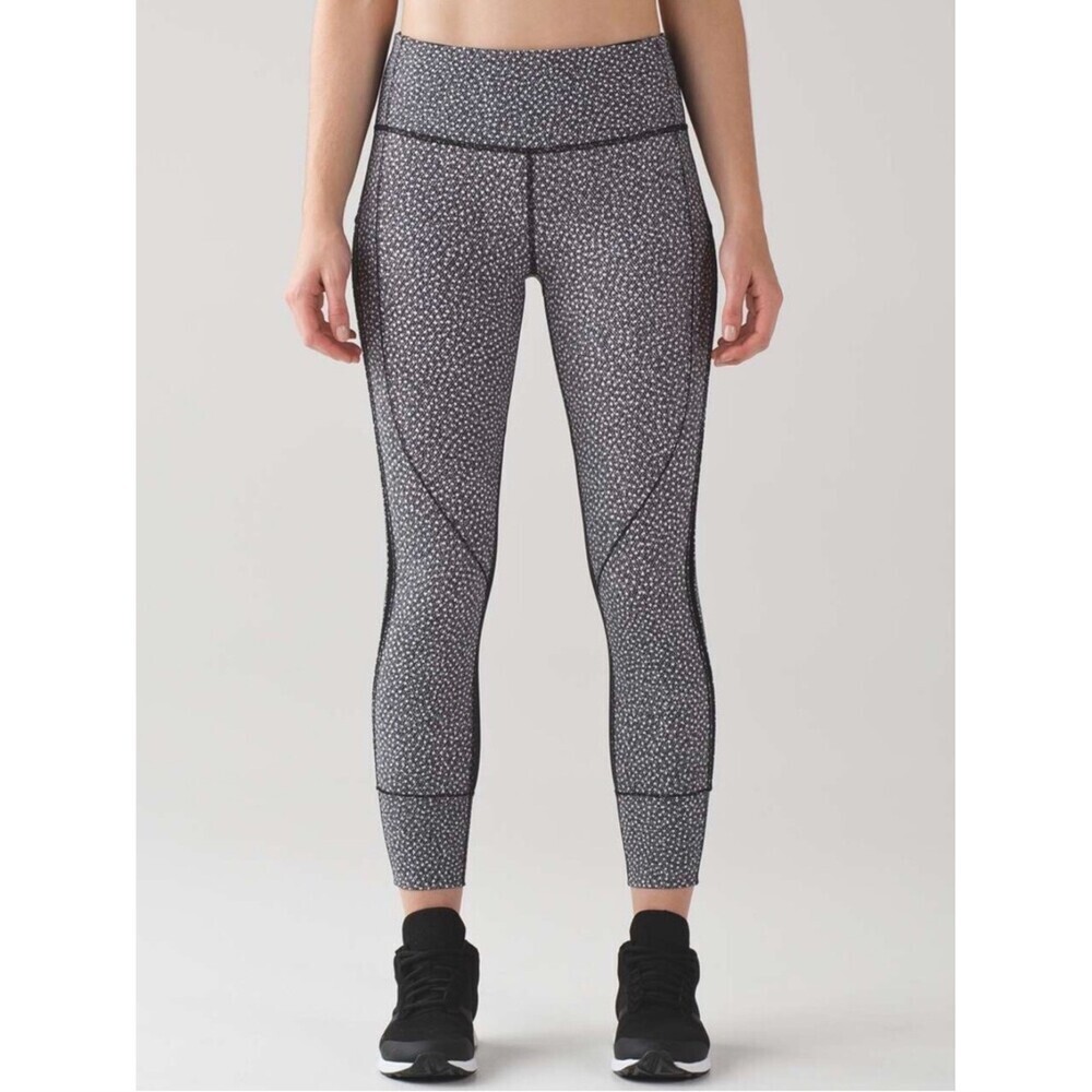 Lululemon Hit It Black & White Geometric Print 7/8 Leggings – Size 8